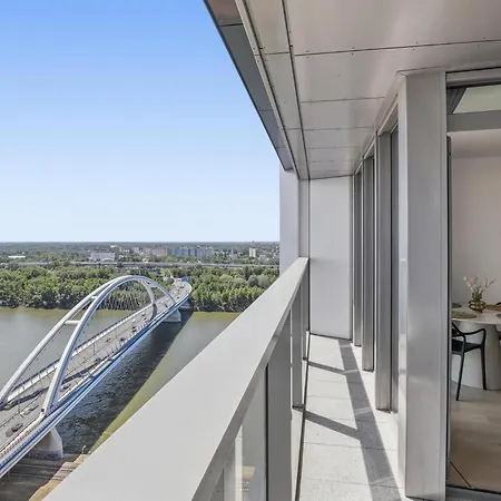 아파트 Eurovea 21floor - River & Port View *